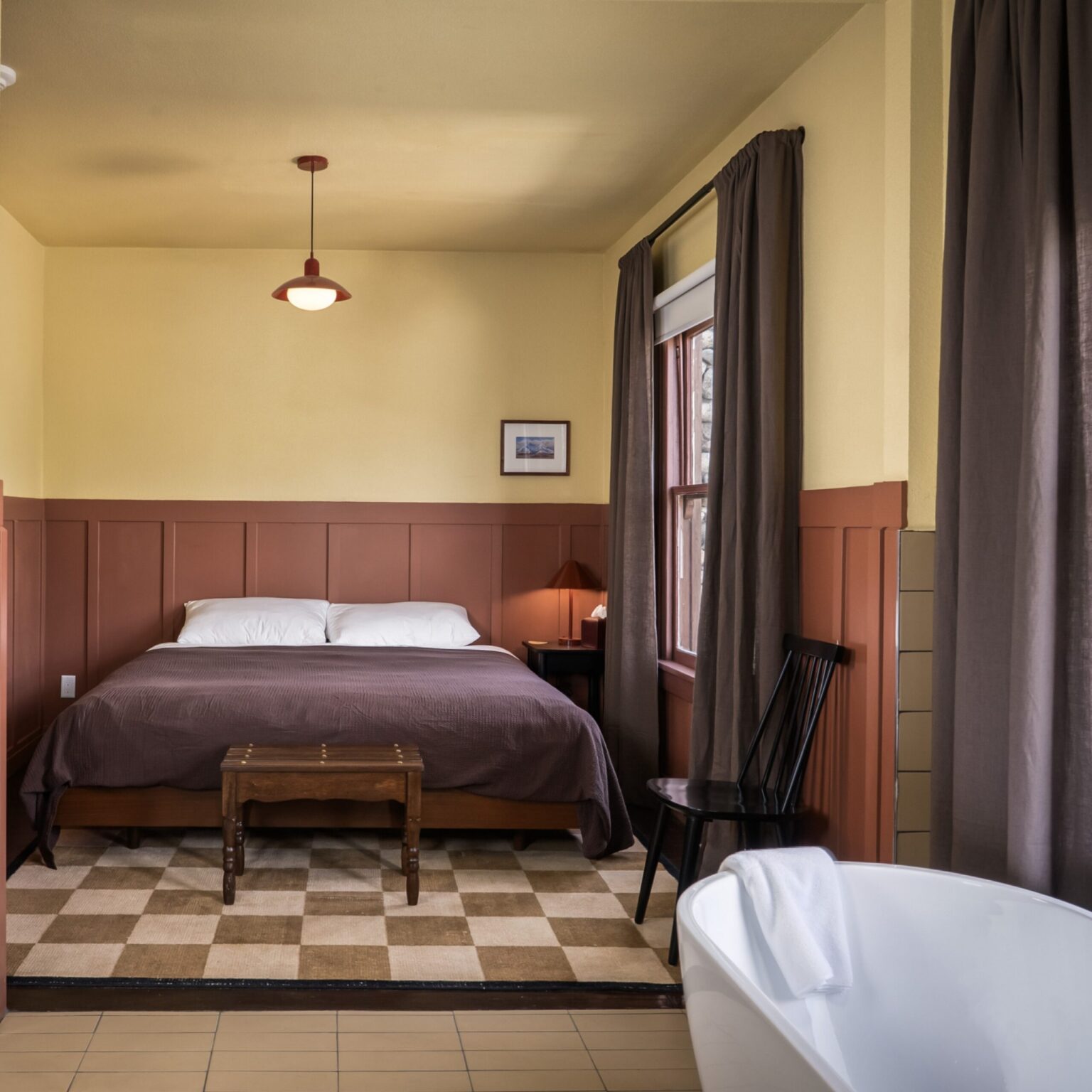 Suite room with full bathtub